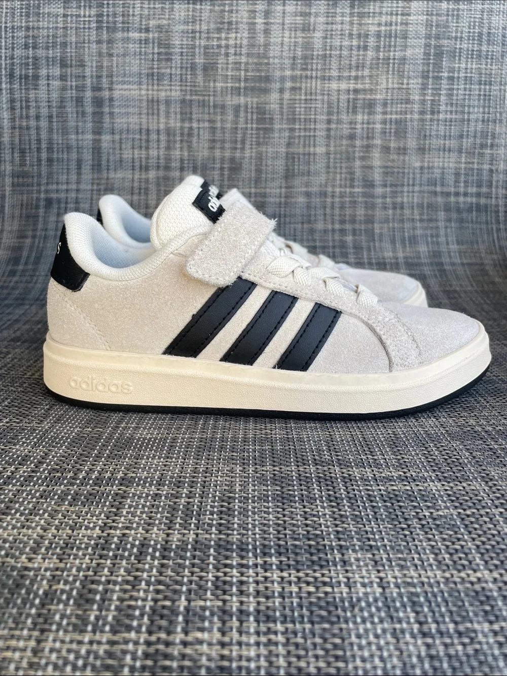 adidas Grand Court 00s Kids Suede Sneakers Light Beige Black Easy-on Shoes 12.5